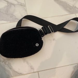Lululemon Sherpa cross body